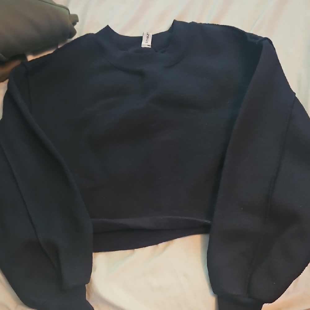Black Cropped Sweatshirt